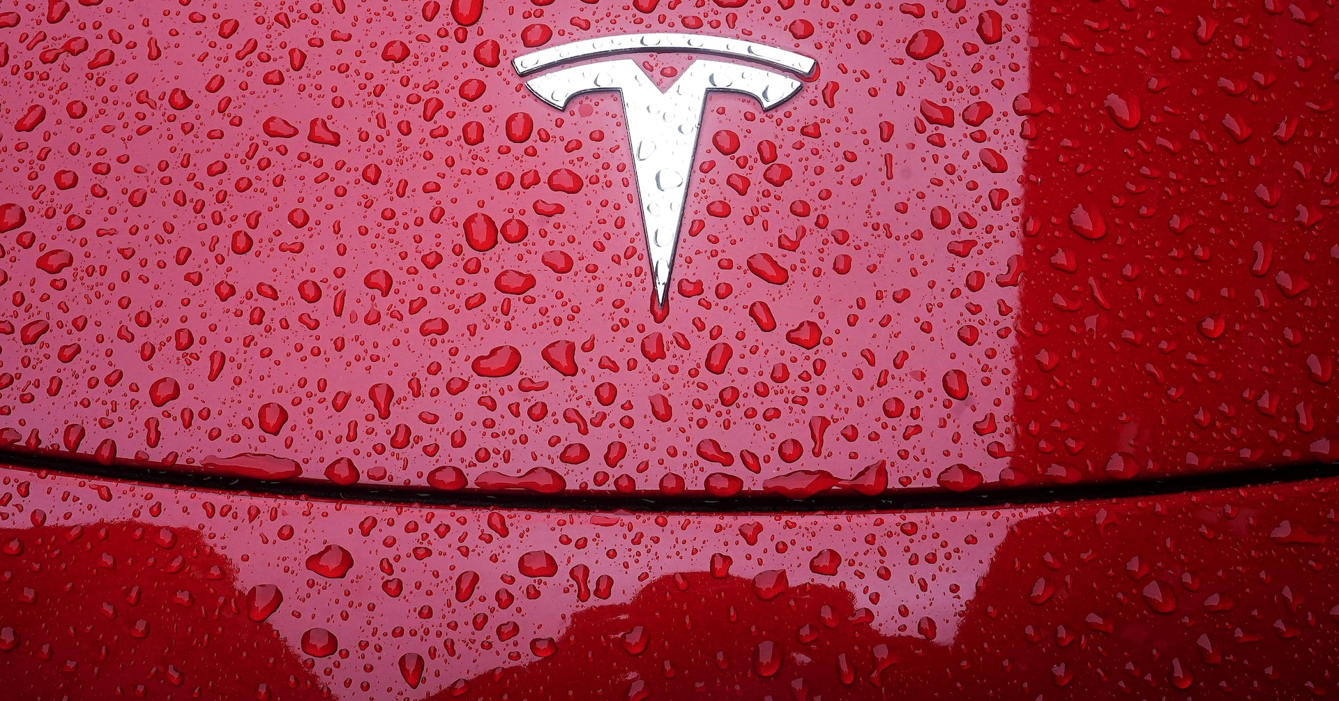 US probes delays in Tesla crash reports involving driver-assistance systems