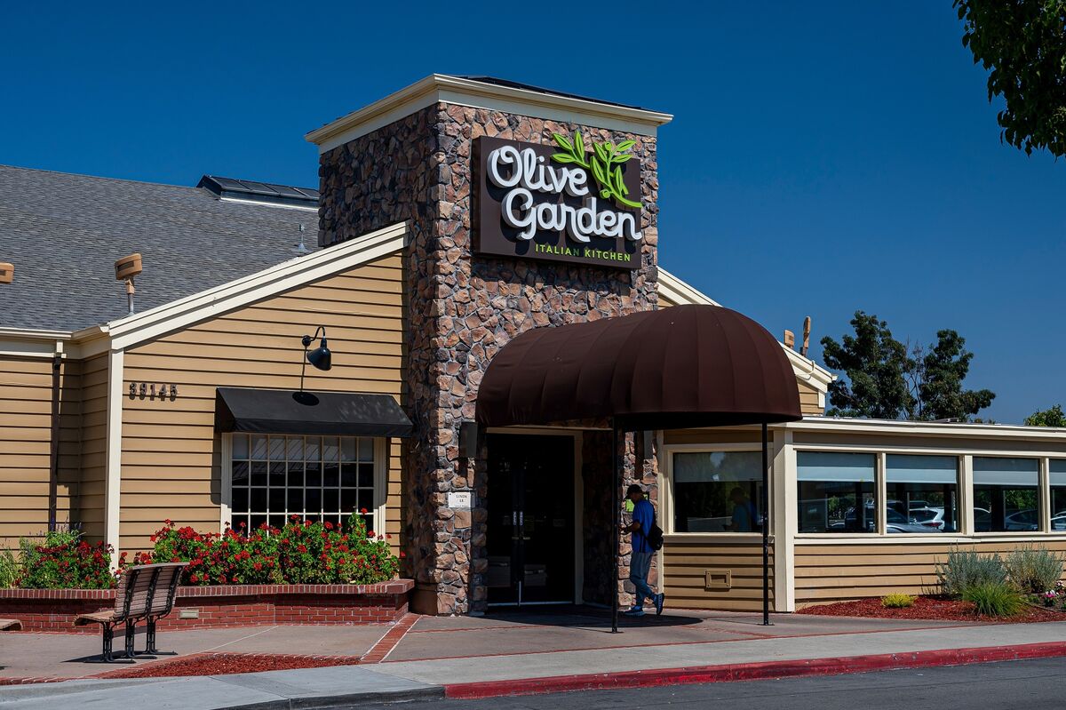 Darden Shares Jumps as Outlook Signals Diners Are Returning