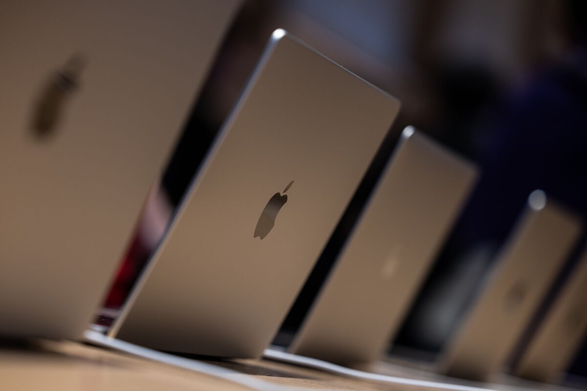 Apple Prepares to Enter Low-Cost Laptop Market for First Time