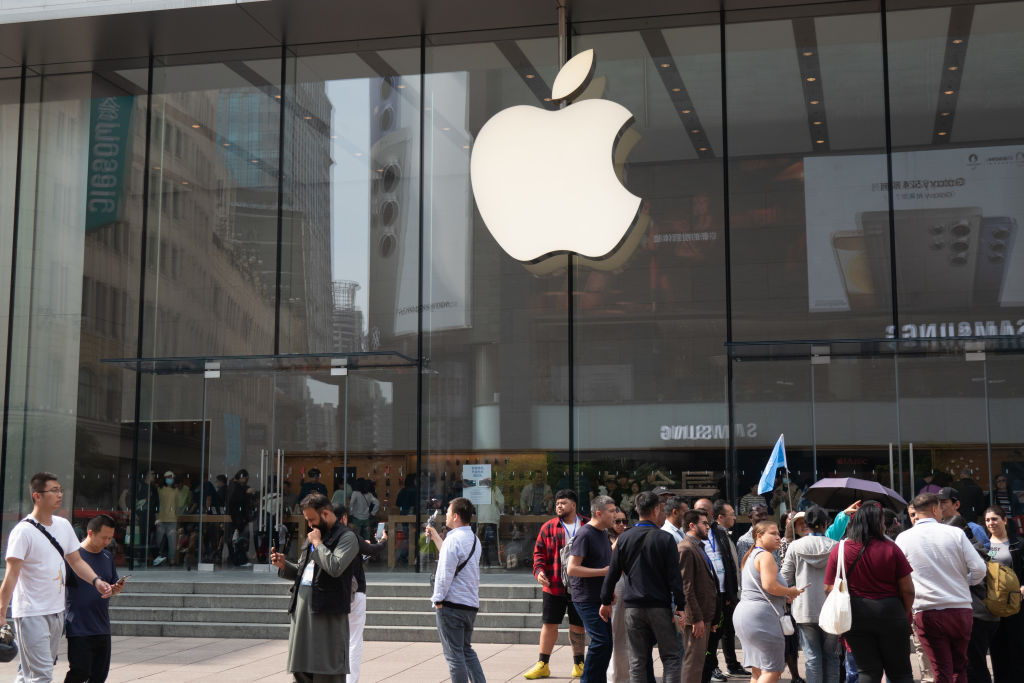 China makes Apple remove WhatsApp, Threads, Signal and Telegram from app store thumbnail