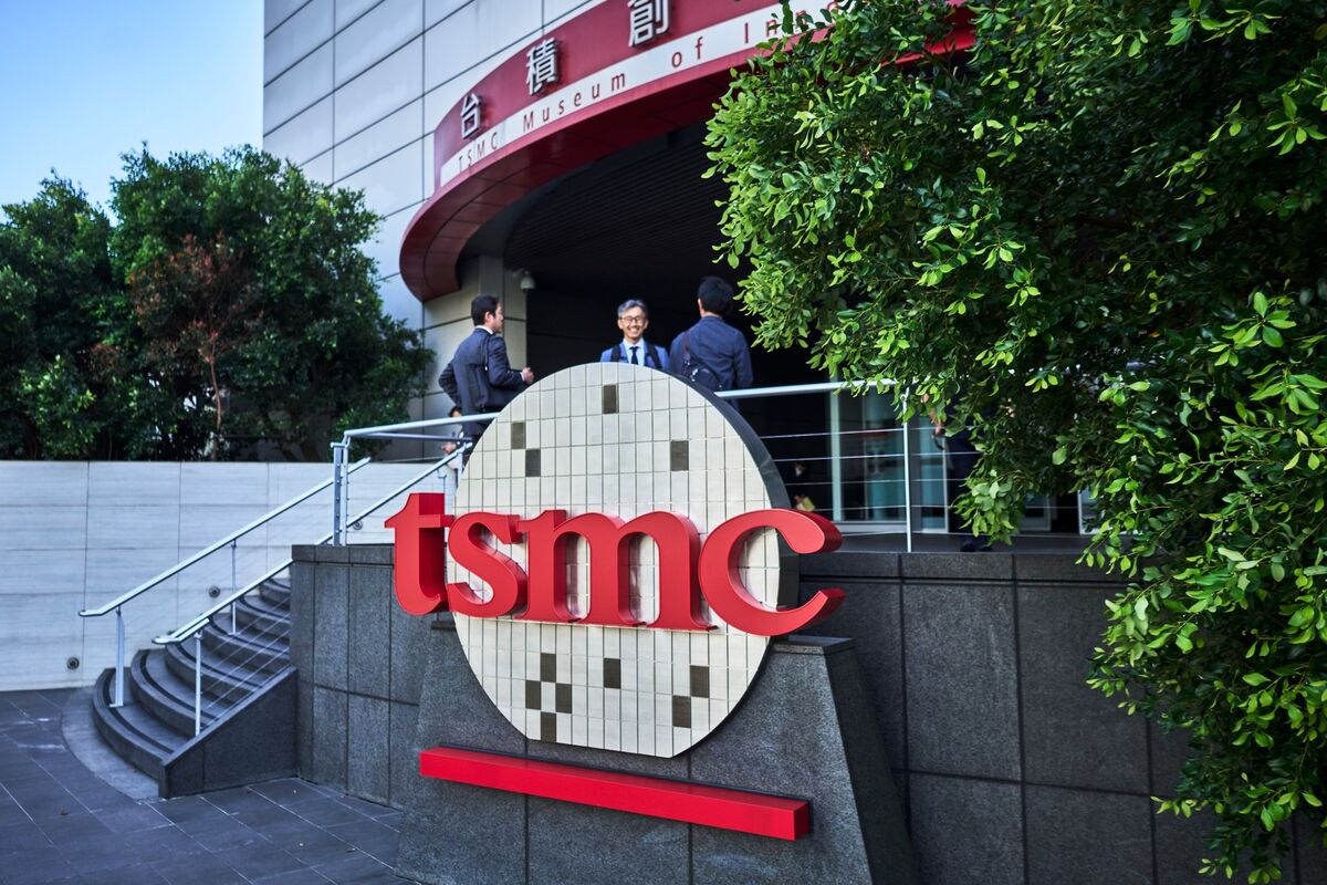 TSMC’s Slowing Monthly Sales Fuel AI Sustainability Debate
