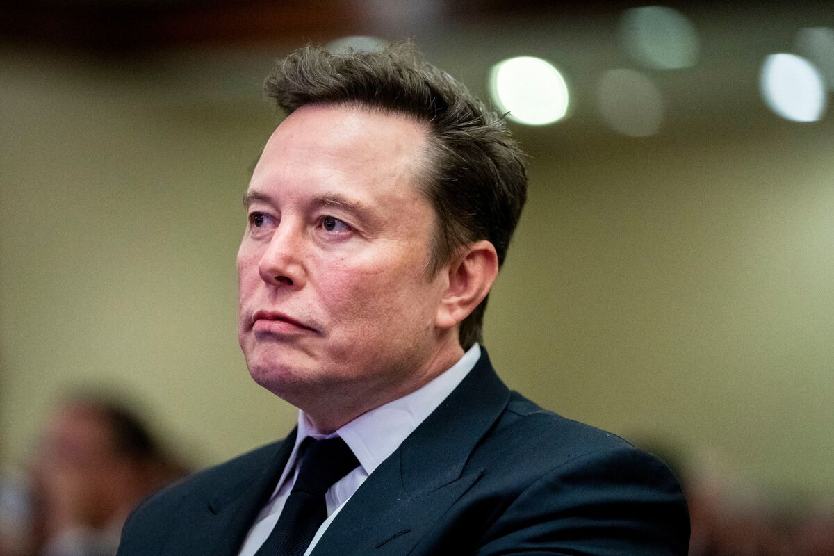 Musk Sues Apple, OpenAI, Saying They Hurt AI Competition