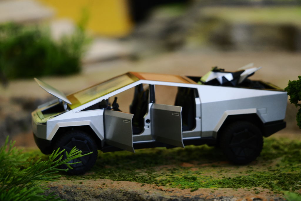 Tesla's recall reveals just how bad Cybertruck delivery numbers have been thumbnail