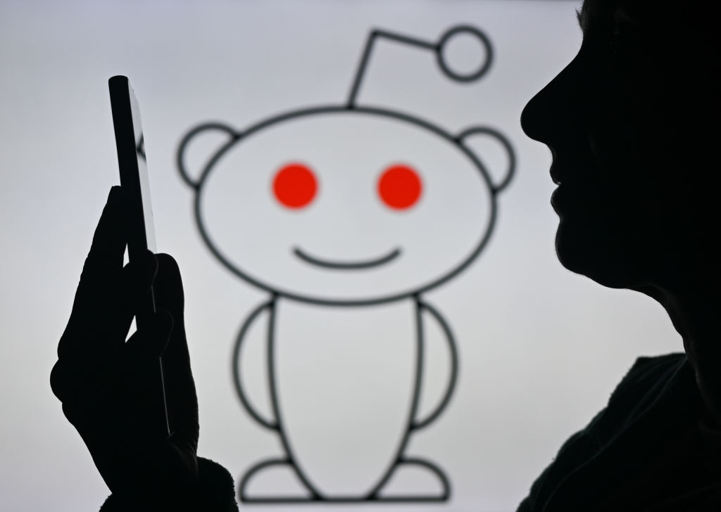 The majority of Reddit’s user growth came from logged out users thumbnail