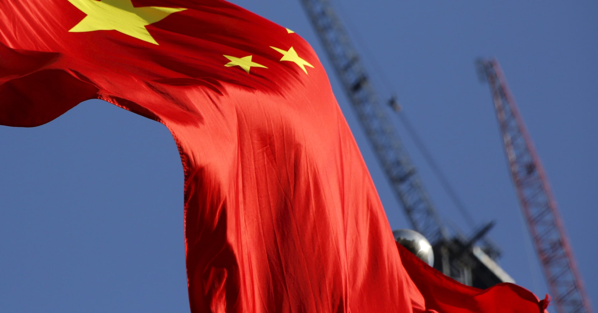 Fitch cuts China's ratings outlook on growth risks