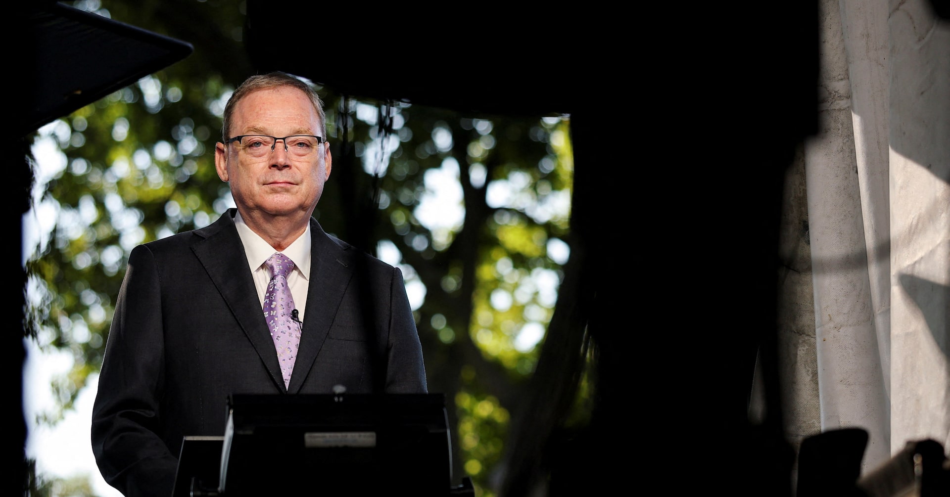 White House adviser: Apple likely to make investment commitment