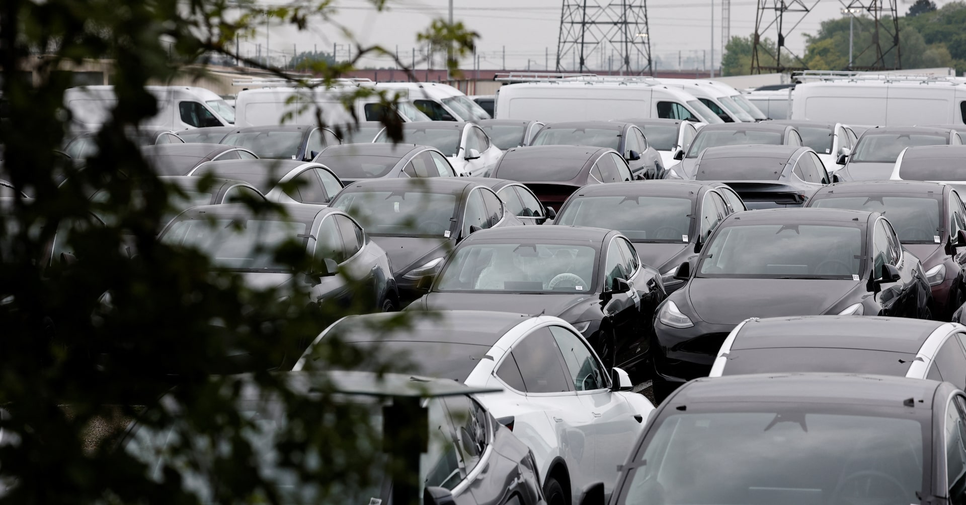France car registrations down 5.64% in April, Tesla sales drop 59.45%