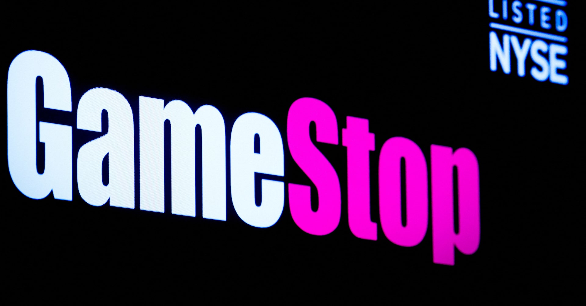 GameStop reports decline in quarterly revenue
