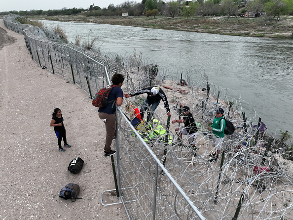Illegal crossings continue in Eagle Pass, Texas, ahead of Trump's visit to border