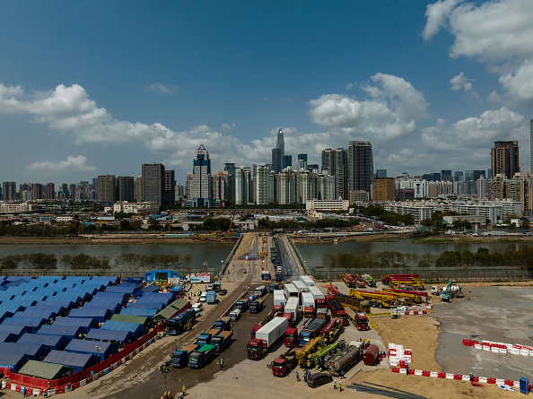 A temporary isolation facility to house Covid-19 patients near a bridge linking Shenzhen and Hong Kong [Anthony Kwan/Getty Images]