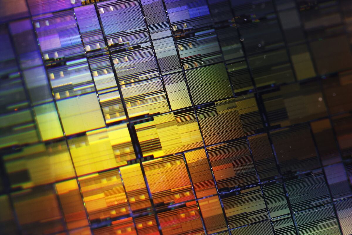 Tech Chiefs, Foreign Leaders Urge Trump to Rethink AI Chip Curbs