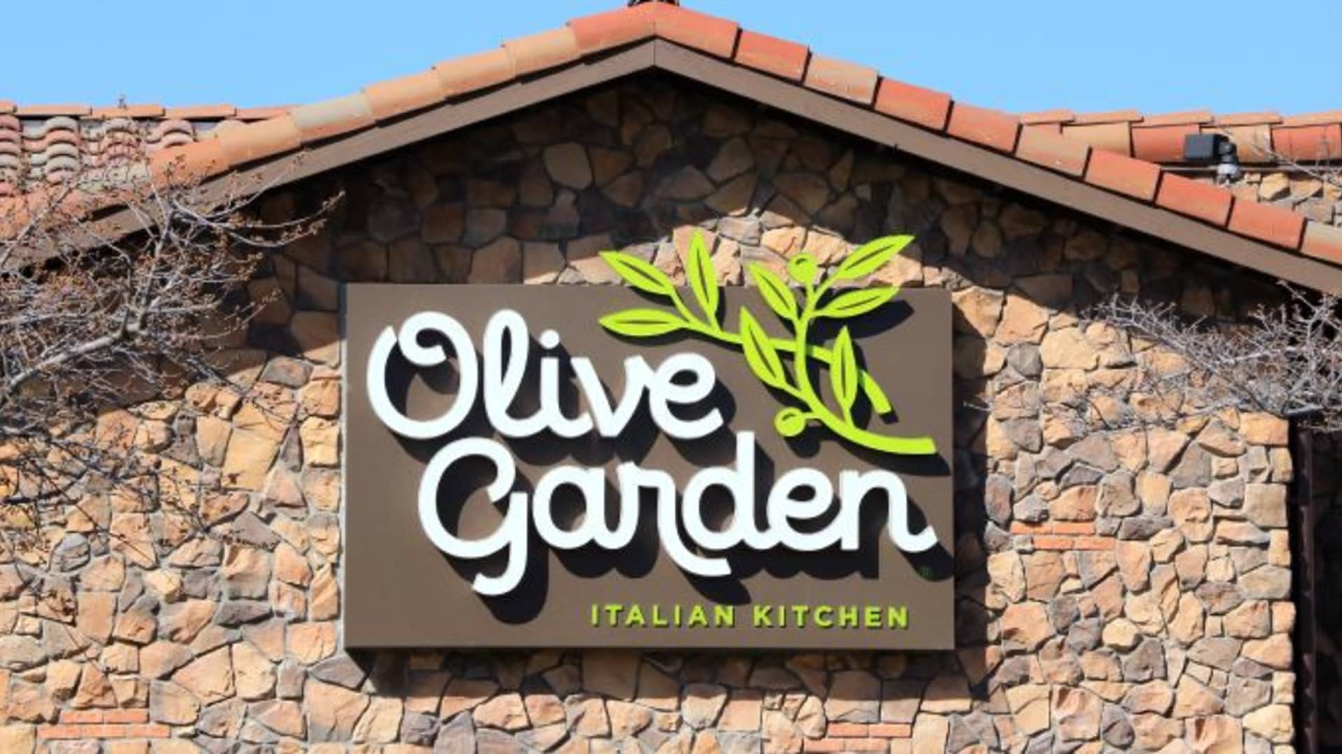Darden beats on earnings, even as Olive Garden, fine-dining sales drag