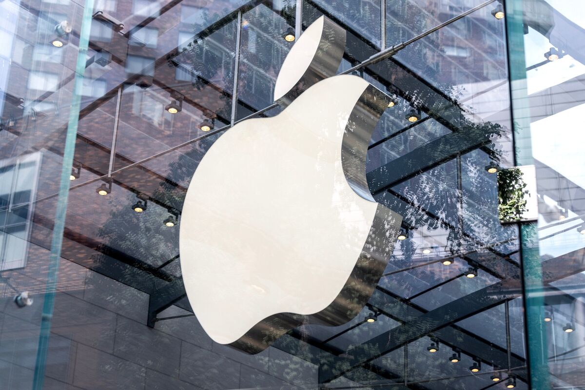 Apple Pushes Ahead with Tabletop Home Device in Shift to Robotics