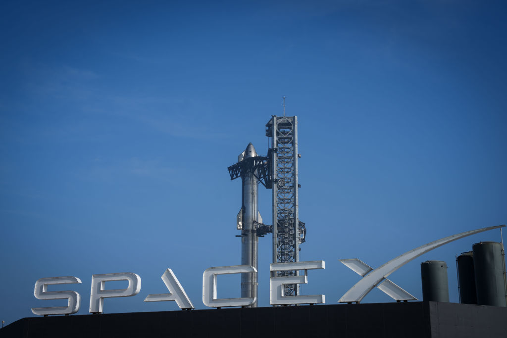 SpaceX is creating NASA spaceport congestion problems thumbnail