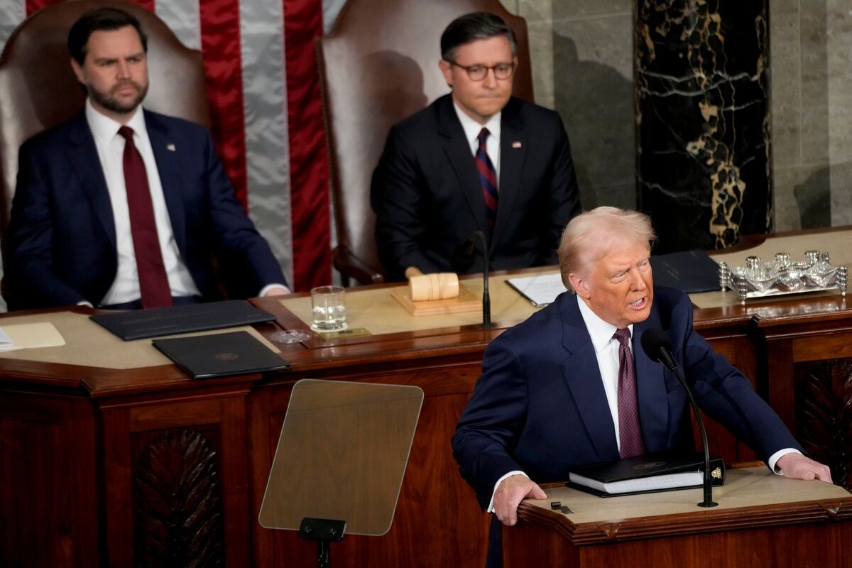 Trump Calls for End to $52 Billion Chips Act Subsidy Program