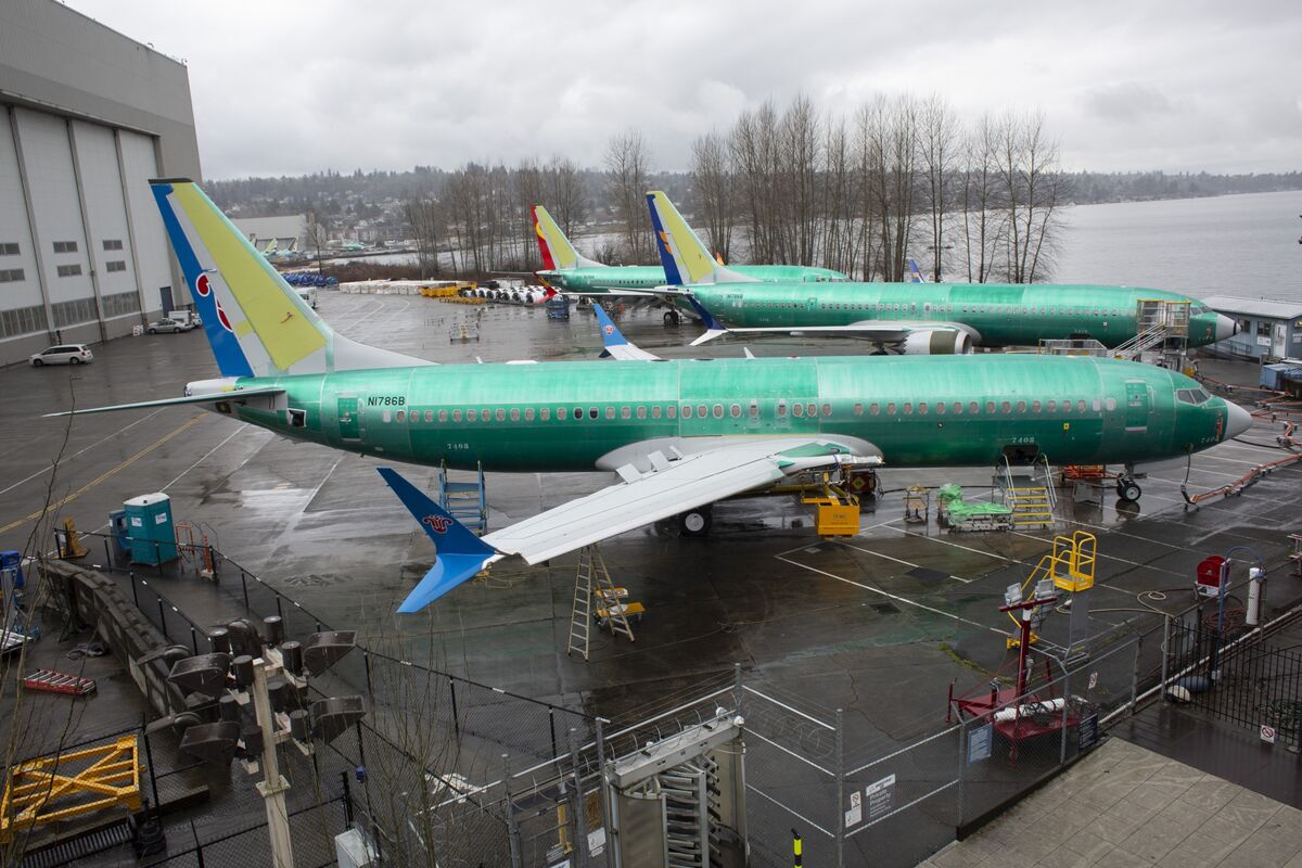 China Orders Boeing Jet Delivery Halt as Trade War Expands