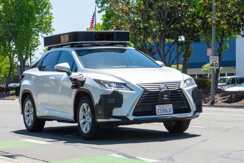 Apple tries home robots after canning its electric car thumbnail