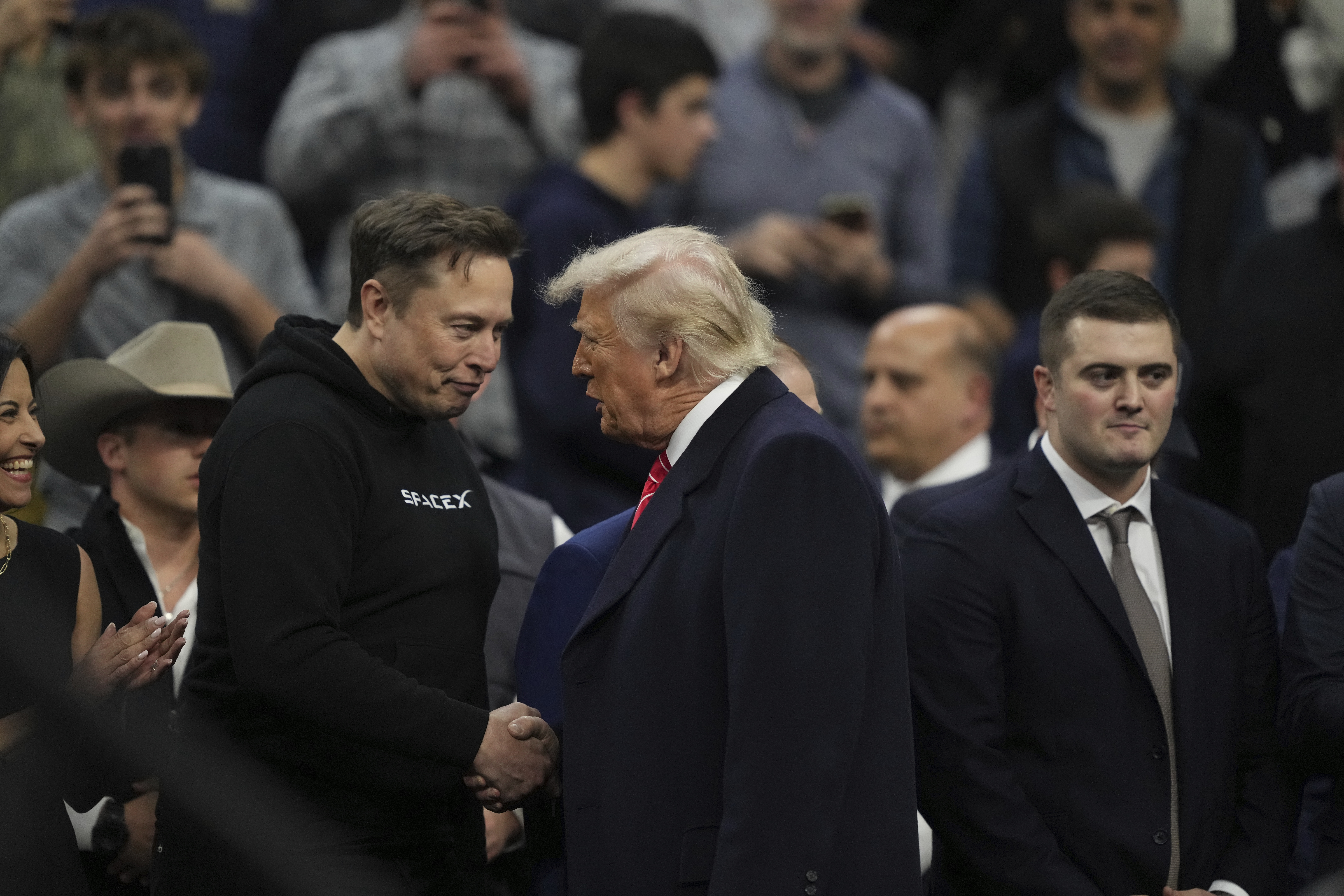 Trump Tells Inner Circle That Musk Will Leave Soon