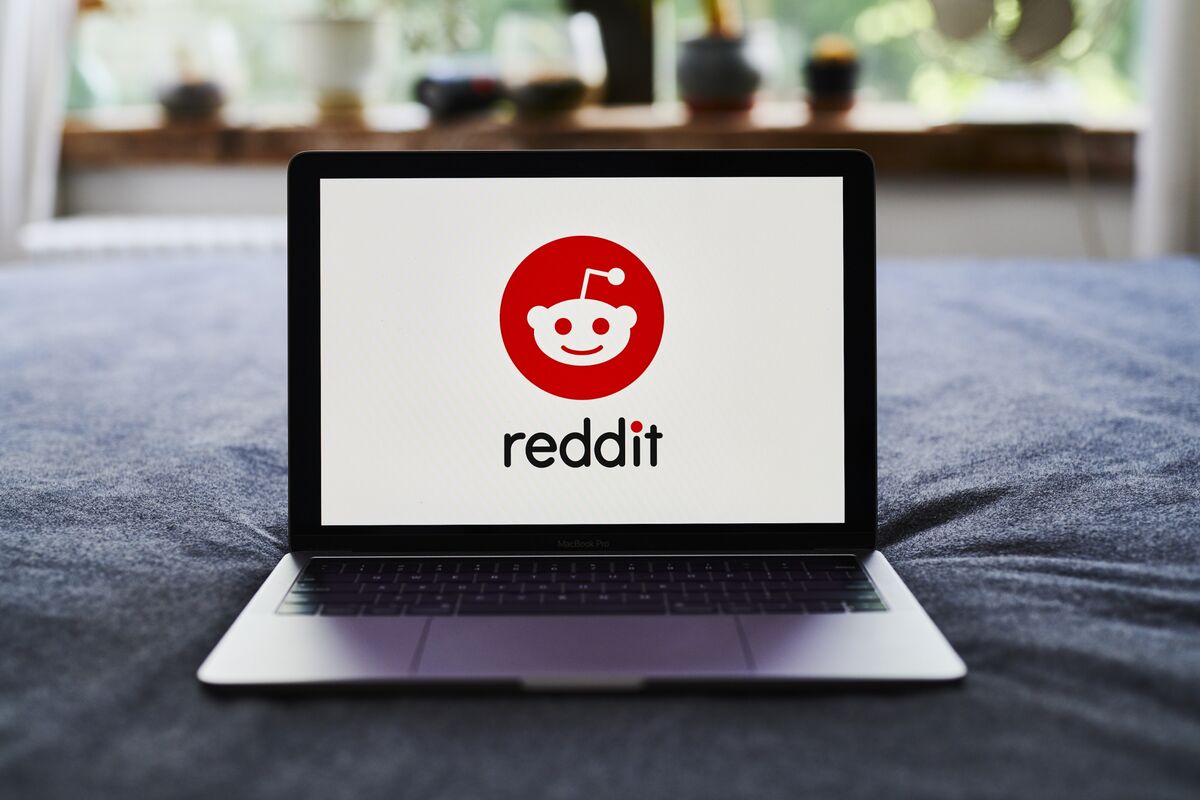 Reddit Seeks to Strike Next AI Content Pact With Google, OpenAI