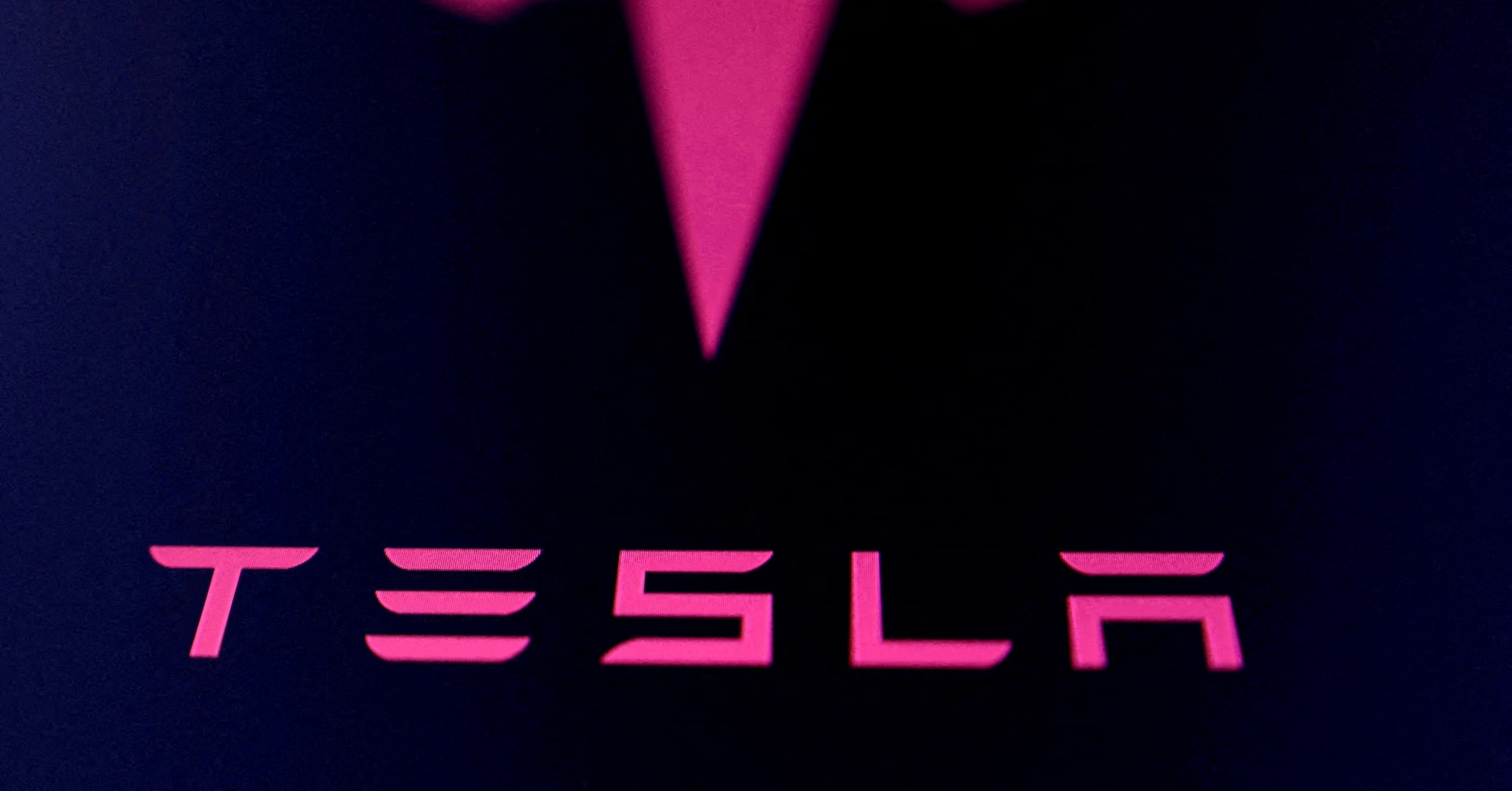Tesla urges Trump not to repeal vehicle emissions rules, climate finding