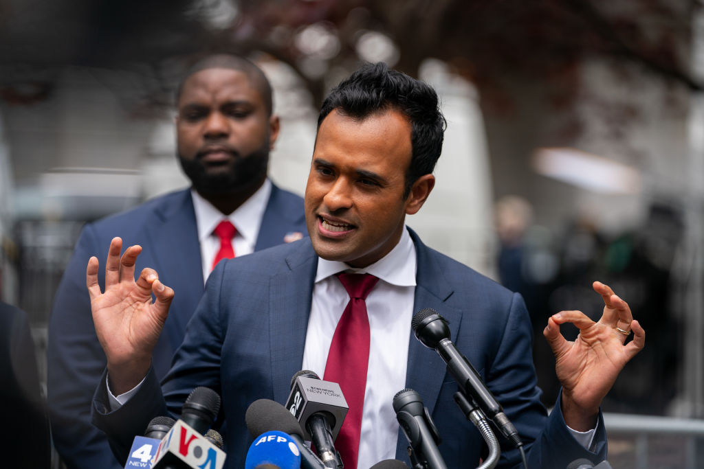 3 theories on why Vivek Ramaswamy is buying up BuzzFeed thumbnail