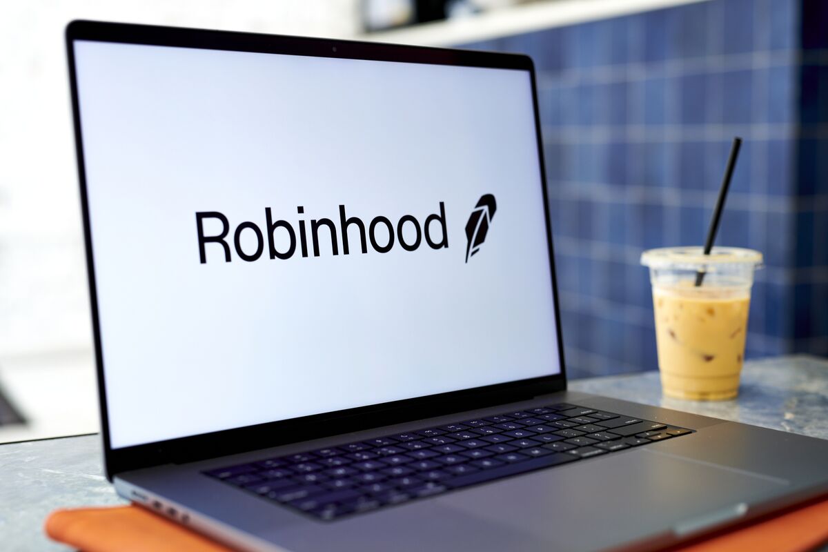 SEC Warns Robinhood That Its Crypto Business Faces Lawsuit